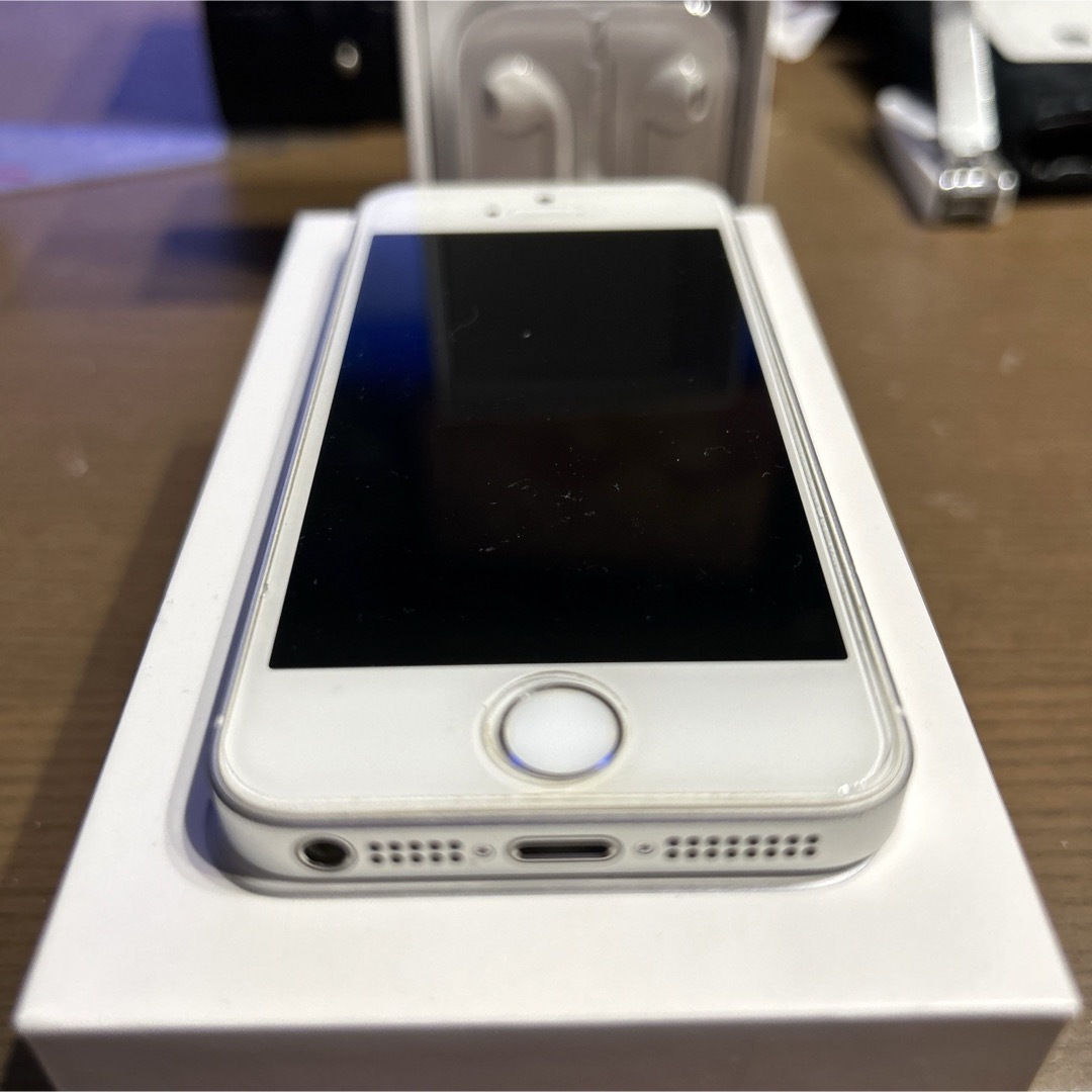 iPhone se 第一世代 スマホ/家電/カメラのスマートフォン/携帯電話(スマートフォン本体)の商品写真