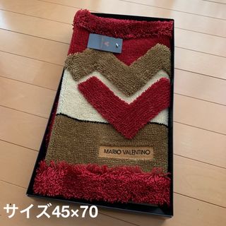 マリオバレンチノ(MARIO VALENTINO)のMARIO VALENTINO  バスマット　玄関マット　レッド(バスマット)