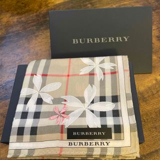 バーバリー(BURBERRY)の花音様専用！【新品未使用】Burberryバーバリー　ハンカチ　さくら刺繍　箱付(ハンカチ)