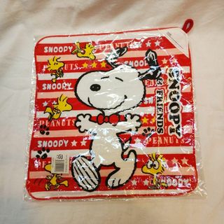 ピーナッツ(PEANUTS)のスヌーピー　ループ付きタオル(タオル/バス用品)