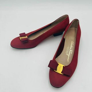 サルヴァトーレフェラガモ(Salvatore Ferragamo)の極美品 Ferragamo フェラガモ ヴァラリボン パンプス チャンキー 赤(ハイヒール/パンプス)