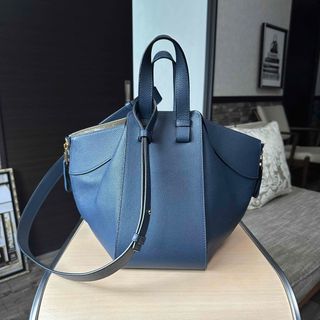 ロエベ(LOEWE)のLOEWE ハンモック　スモール　ネイビー　クラシックカーフ　ショルダー　ハンド(ショルダーバッグ)