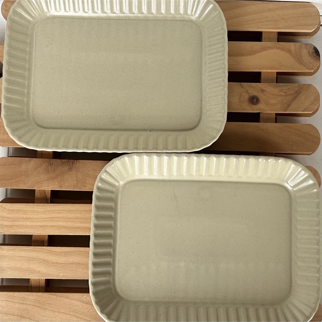 HASAMI(ハサミ)の波佐見焼 長角皿 2枚セット ベージュ プリーツ おしゃれなプレート インテリア/住まい/日用品のキッチン/食器(食器)の商品写真