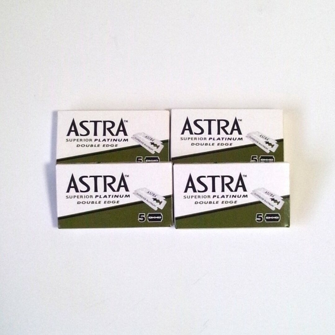 両刃カミソリ替刃 《ASTRA Superior Platinum》 20枚 コスメ/美容のシェービング(カミソリ)の商品写真
