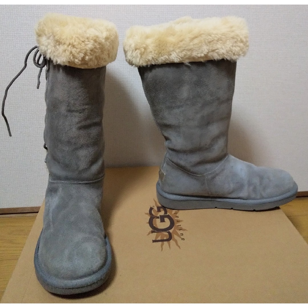 UGG AUSTRALIA(アグオーストラリア)のUGG アグ 26cm ロングブーツ グレー US9 レースアップブーツ ボア レディースの靴/シューズ(ブーツ)の商品写真