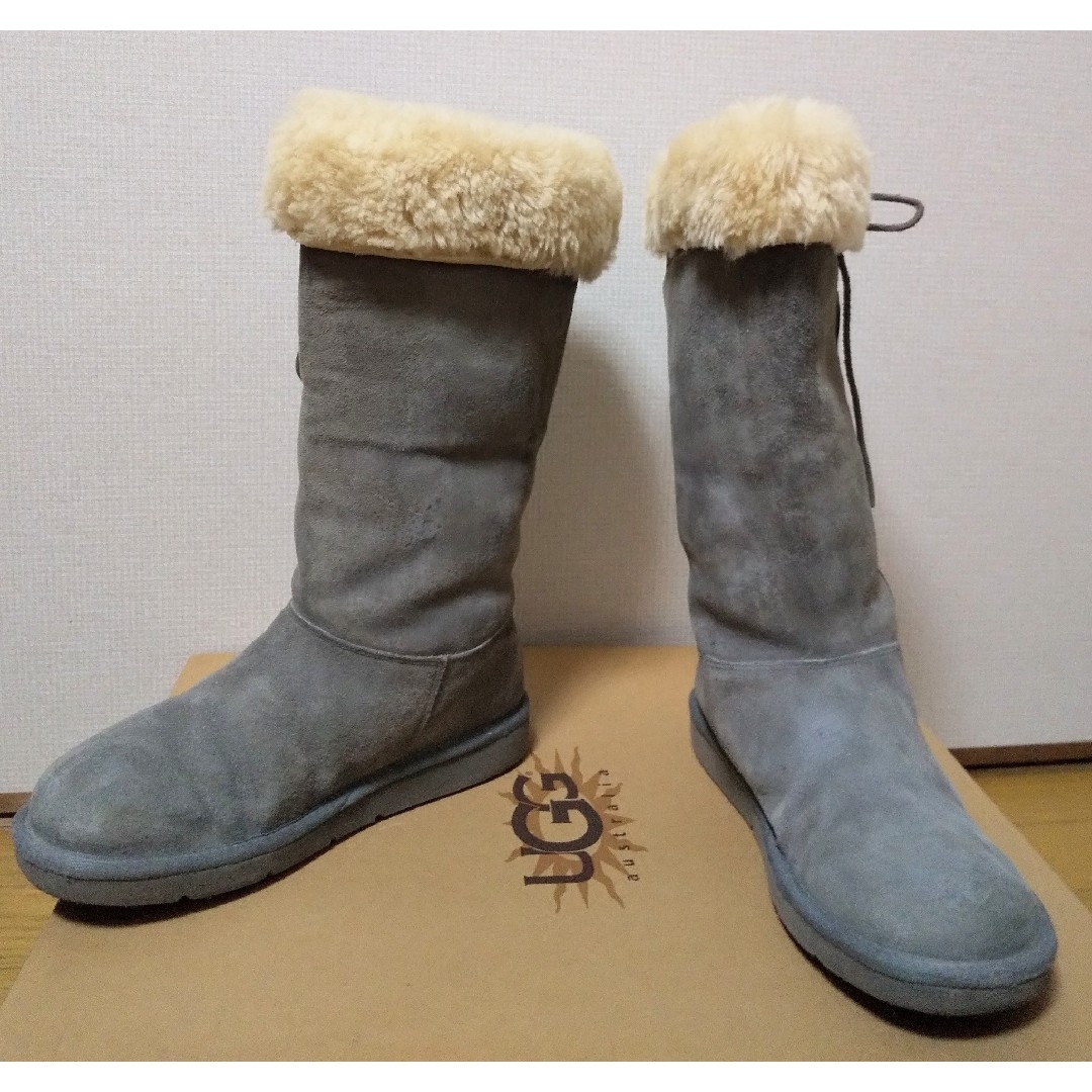 UGG AUSTRALIA(アグオーストラリア)のUGG アグ 26cm ロングブーツ グレー US9 レースアップブーツ ボア レディースの靴/シューズ(ブーツ)の商品写真