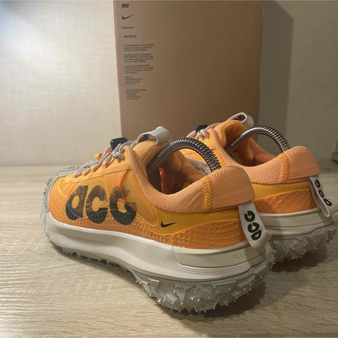 NIKE(ナイキ)のNike ACG mountain fly 2 low Laser Orange メンズの靴/シューズ(スニーカー)の商品写真