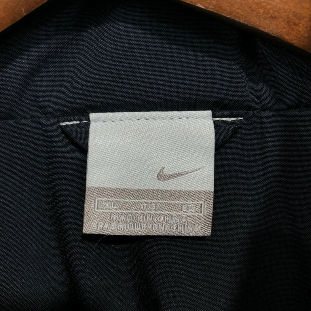 NIKE(ナイキ)の2000年代～ NIKE ナイキ ウィンドブレーカー ジャケット アウター スポーツ ワンポイントロゴ ブラック (メンズ XL) 中古 古着 P8522 メンズのジャケット/アウター(その他)の商品写真