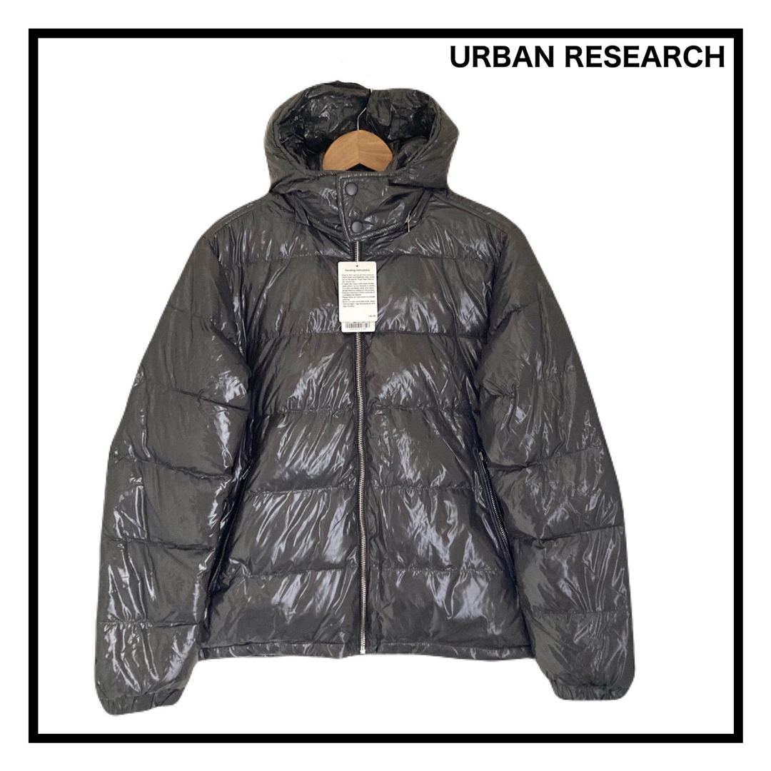 URBAN RESEARCH(アーバンリサーチ)の新品タグ付き　アーバンリサーチ　シャイニーダウンフーディジャケット　グレー　38 メンズのジャケット/アウター(ダウンジャケット)の商品写真