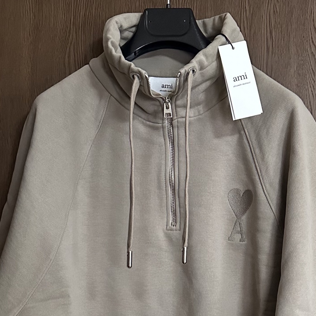 ami - 新品 AMI Paris グラフィック ハイネック ハーフジップ ami - 新品 AMI Paris グラフィック ハイネック ハーフジップ