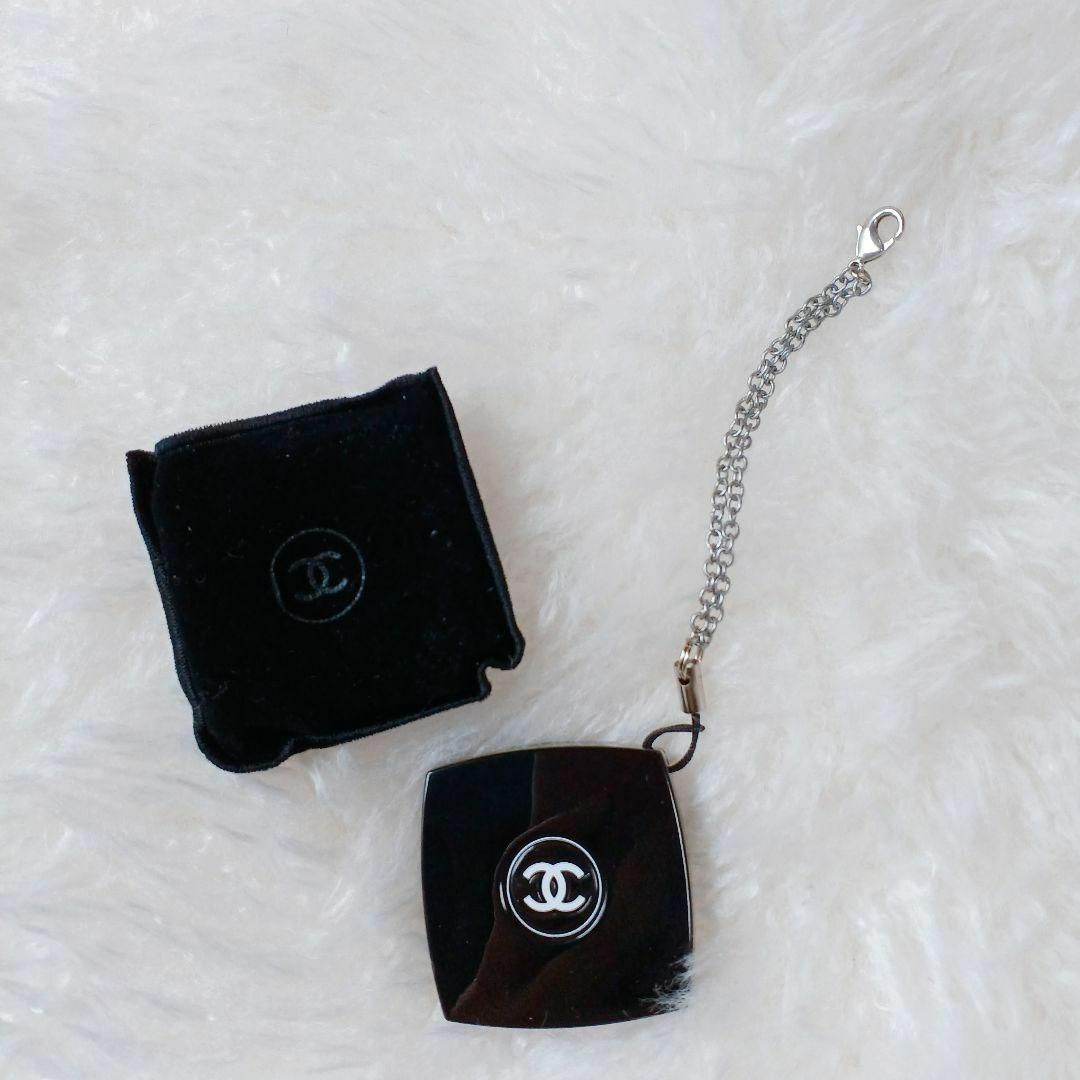 CHANEL(シャネル)の【美品✴️】CHAMEL　ノベルティ　スクエアミラー チェーン付　内袋＆箱付 レディースのアクセサリー(その他)の商品写真