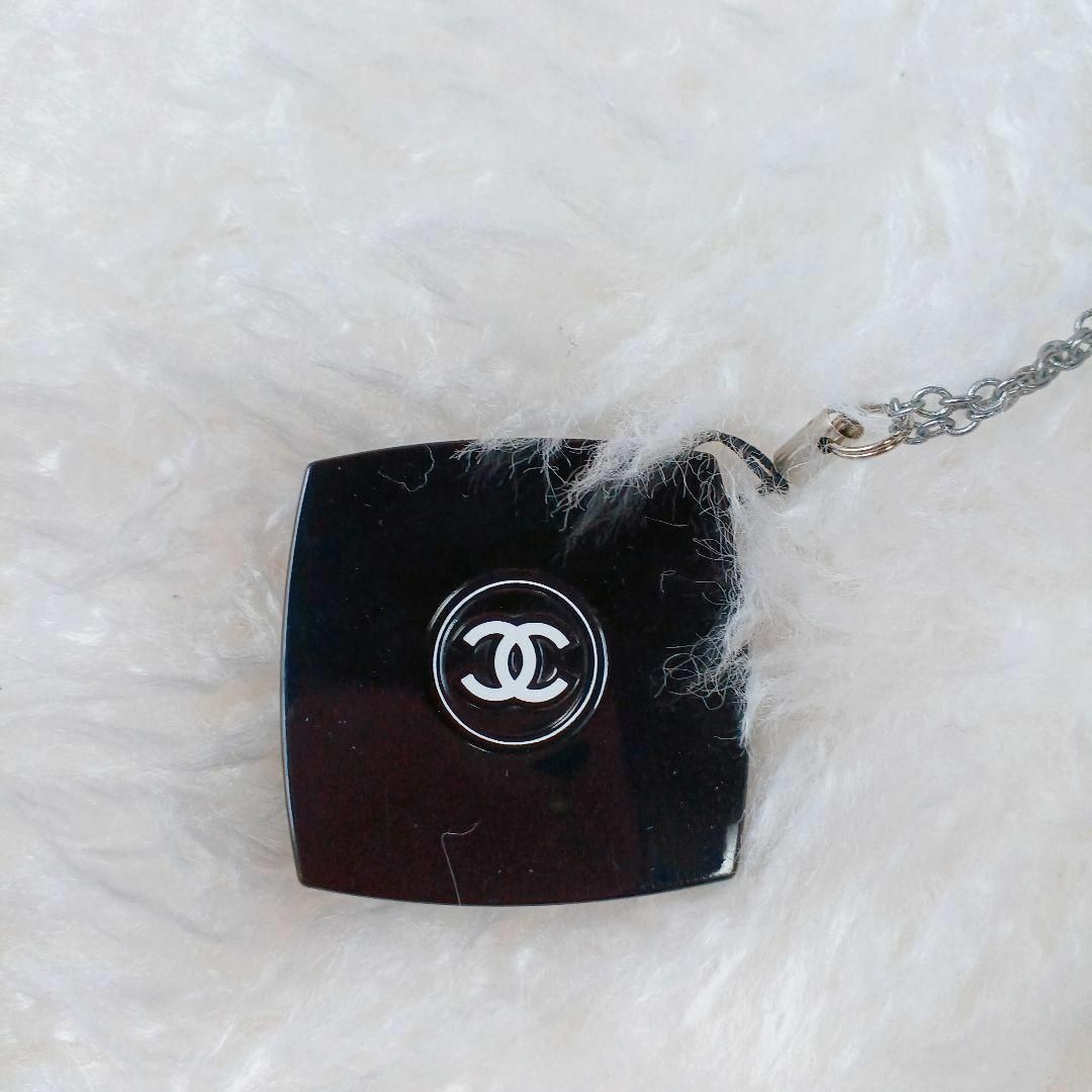 CHANEL(シャネル)の【美品✴️】CHAMEL　ノベルティ　スクエアミラー チェーン付　内袋＆箱付 レディースのアクセサリー(その他)の商品写真