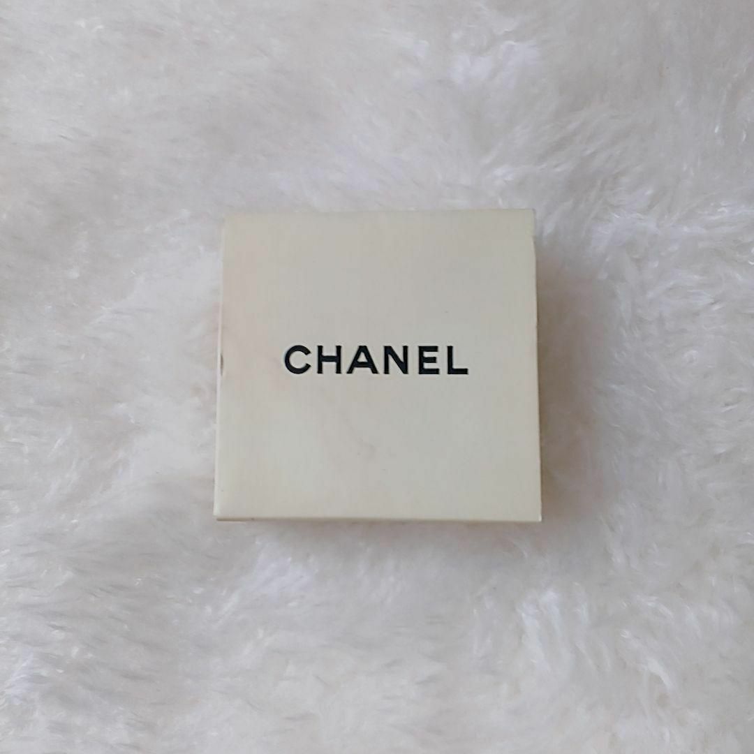 CHANEL(シャネル)の【美品✴️】CHAMEL　ノベルティ　スクエアミラー チェーン付　内袋＆箱付 レディースのアクセサリー(その他)の商品写真