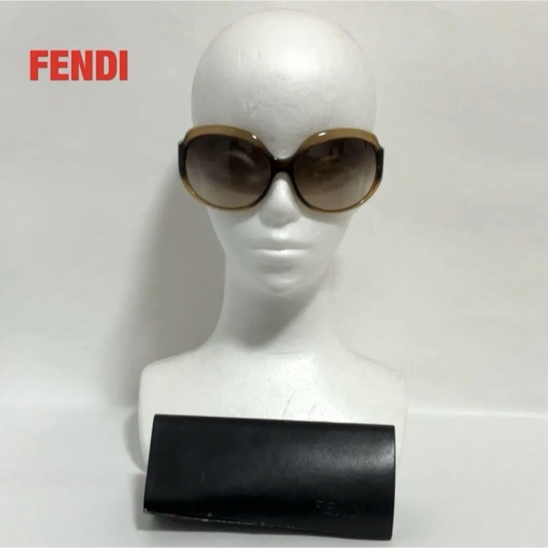 FENDI(フェンディ)の【人気】FENDI　フェンディ　サングラス　ズッカ柄　付属品付き　FS5002 レディースのファッション小物(サングラス/メガネ)の商品写真