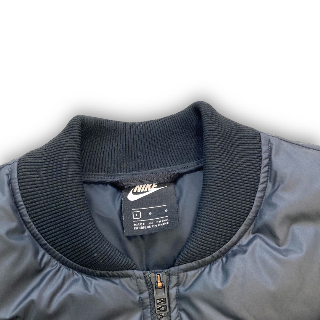 NIKE(ナイキ)の【NIKE】ナイキ ジップアップ ダウンジャケット ブルゾン ブラック(L) メンズのジャケット/アウター(ダウンジャケット)の商品写真
