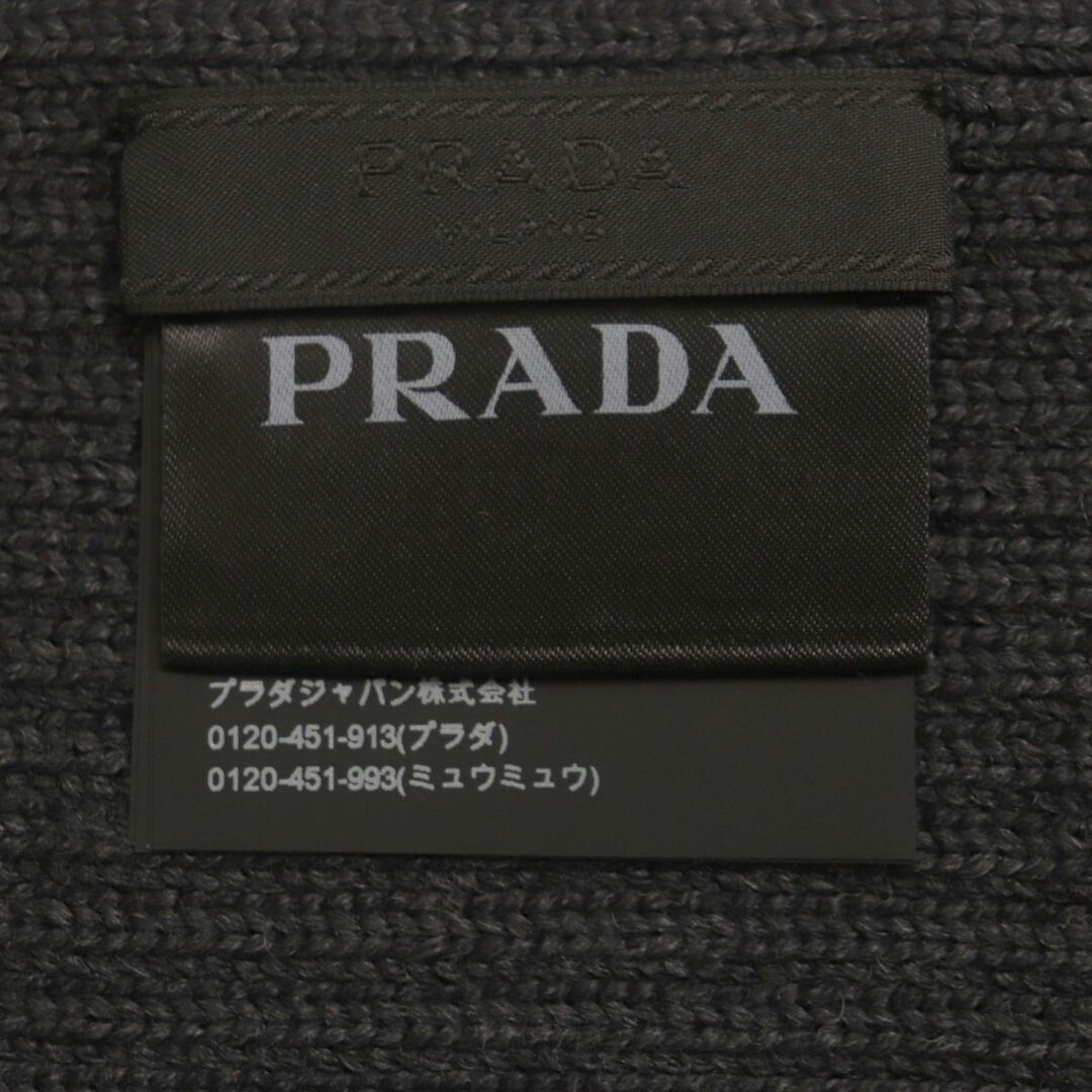 PRADA(プラダ)の極美品▼PRADA プラダ ロゴラバーワッペン ヴァージンウール100% ローゲージニット マフラー ダークグレー 伊製 メンズ 正規品 箱付き メンズのファッション小物(マフラー)の商品写真