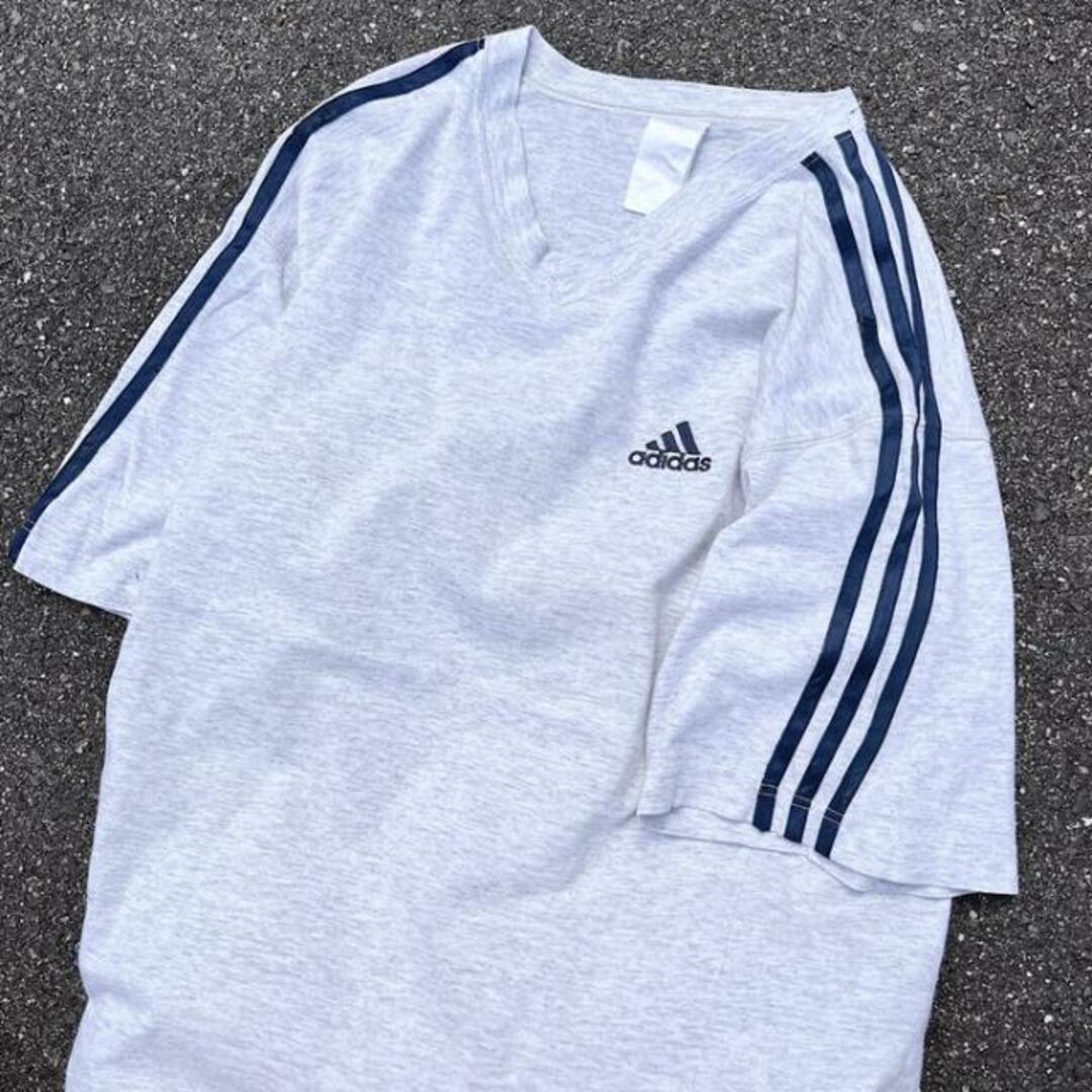 adidas(アディダス)の00年代 "JUNK" adidas アディダス パフォーマンスロゴ Vネック 3ストライプ Tシャツ メンズL-XL相当 メンズのトップス(Tシャツ/カットソー(半袖/袖なし))の商品写真