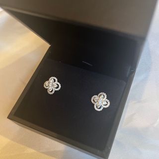 ヴァンクリーフアンドアーペル(Van Cleef & Arpels)の最終価格★美品★本物★18KWG 0.9ctダイヤモンドフラワーデザインピアス　(ピアス)