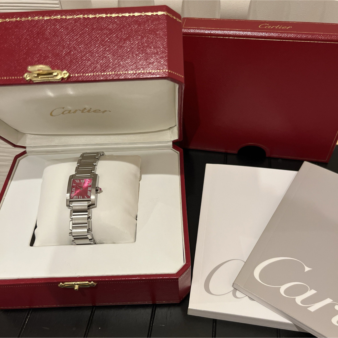 Cartier(カルティエ)のカルティエ　タンクフランセーズ SM  ラズベリー2006年クリスマス限定モデル レディースのファッション小物(腕時計)の商品写真