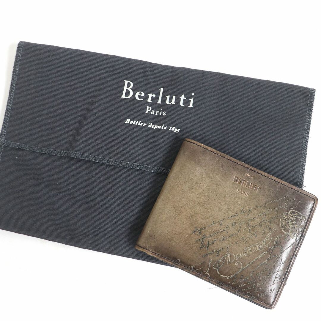 Berluti(ベルルッティ)の良品□2019年製 BERLUTI/ベルルッティ マコレ カリグラフィ スクリットレザー 二つ折り財布/コンパクトウォレット オリーブ イタリア製　t15-st30314-643 メンズのファッション小物(折り財布)の商品写真