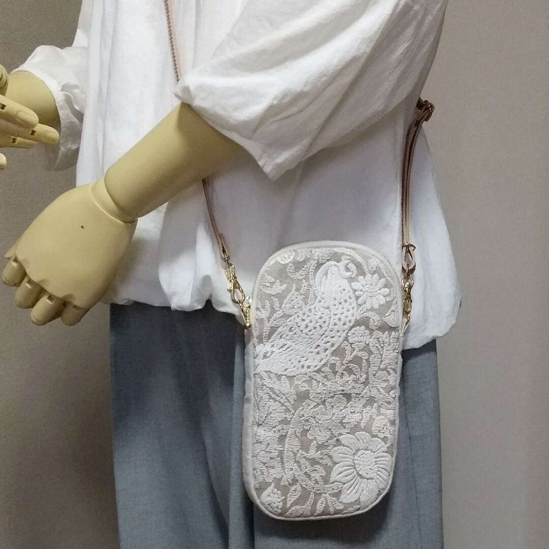ハンドメイド  スマホポシェット  ウィリアムモリス  刺繍  いちご泥棒 ハンドメイドのファッション小物(バッグ)の商品写真