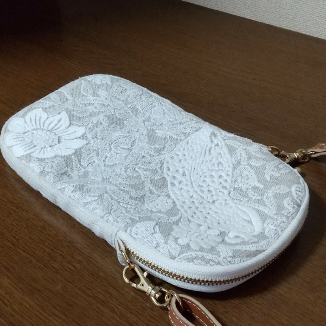 ハンドメイド  スマホポシェット  ウィリアムモリス  刺繍  いちご泥棒 ハンドメイドのファッション小物(バッグ)の商品写真