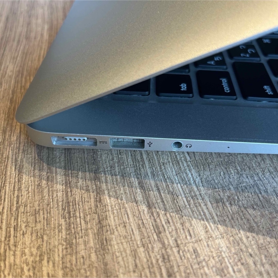 Apple(アップル)のMacBook Air 13.3インチ（MMGG2J/A） スマホ/家電/カメラのPC/タブレット(ノートPC)の商品写真