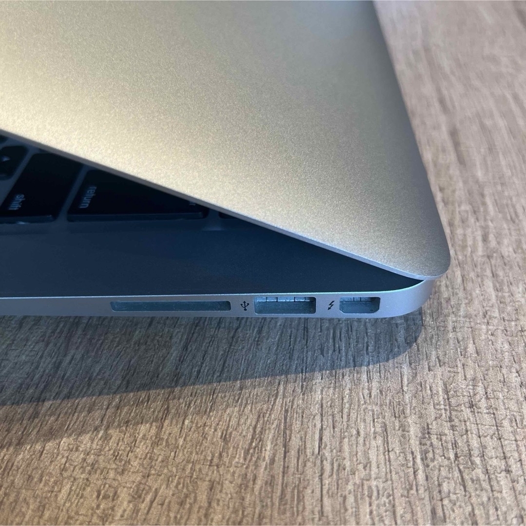 Apple(アップル)のMacBook Air 13.3インチ（MMGG2J/A） スマホ/家電/カメラのPC/タブレット(ノートPC)の商品写真