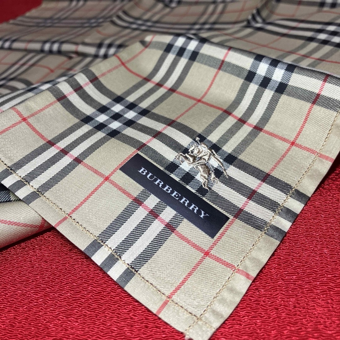 BURBERRY(バーバリー)のBURBERRY  バーバリーハンカチ　ノバチェック　新品未使用シール付き レディースのファッション小物(ハンカチ)の商品写真