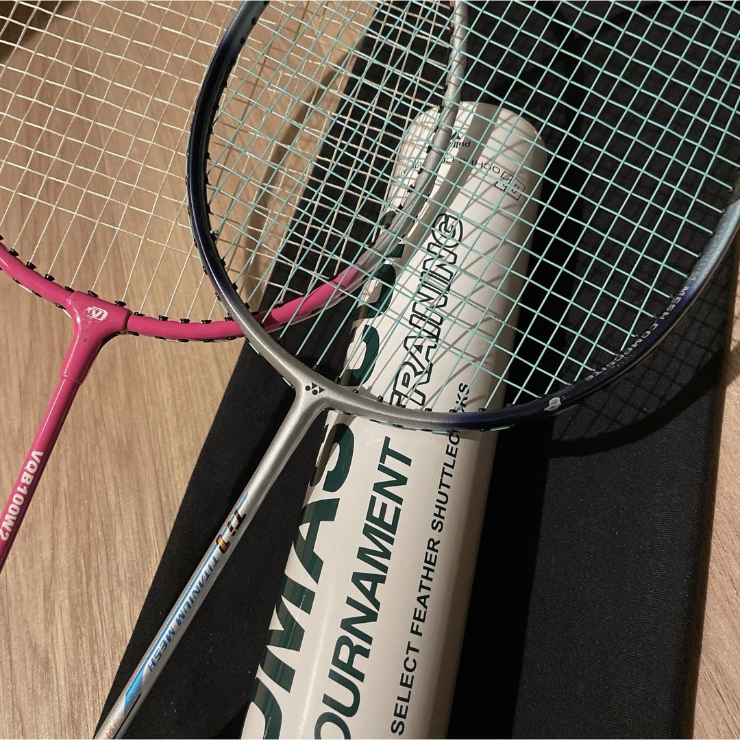 YONEX(ヨネックス)のバドミントン　ラケット2本　シャトル9こ　ラケットカバー スポーツ/アウトドアのスポーツ/アウトドア その他(バドミントン)の商品写真