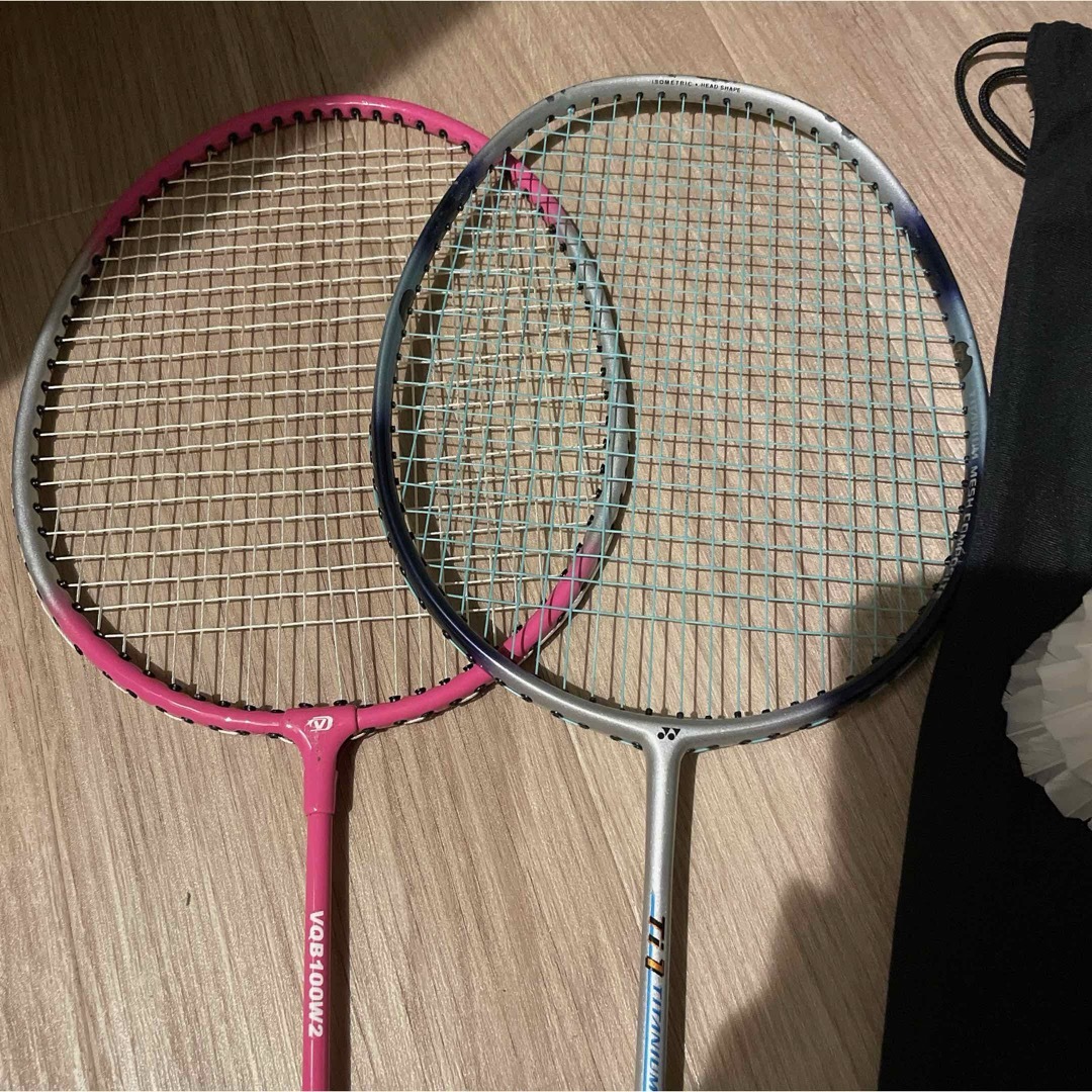 YONEX(ヨネックス)のバドミントン　ラケット2本　シャトル9こ　ラケットカバー スポーツ/アウトドアのスポーツ/アウトドア その他(バドミントン)の商品写真