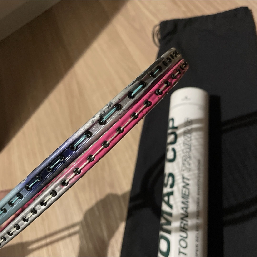 YONEX(ヨネックス)のバドミントン　ラケット2本　シャトル9こ　ラケットカバー スポーツ/アウトドアのスポーツ/アウトドア その他(バドミントン)の商品写真