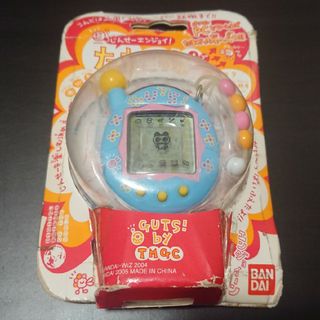 バンダイ(BANDAI)の【未開封品】じんせーエンジョイ！たまごっちプラス ガッツぶるー BANDAI(携帯用ゲーム機本体)