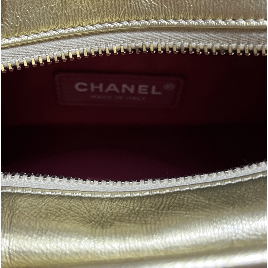 CHANEL(シャネル)のレア　シャネル　ガブリエルドゥ　ショルダーバッグ　ゴールド　斜めがけ　マトラッセ レディースのバッグ(ショルダーバッグ)の商品写真