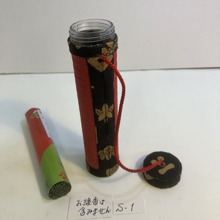 線香筒:赤メセキの和紙畳に武将家紋柄のお線香筒No.Ｓ-1(お香/香炉)