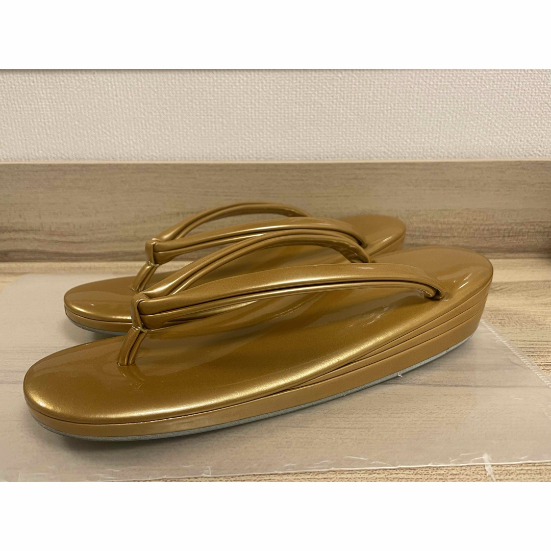 キンワシ　草履　ゴールド　Mサイズ レディースの靴/シューズ(下駄/草履)の商品写真