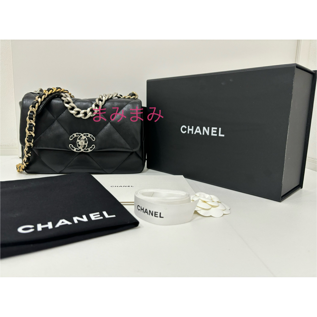 CHANEL(シャネル)の♡koo♡さまご専用です⭐️シャネル⭐️19⭐️ショルダーバッグ⭐️シルバー レディースのバッグ(ショルダーバッグ)の商品写真