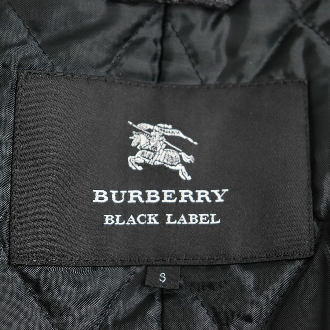 BURBERRY BLACK LABEL(バーバリーブラックレーベル)の美品◆BURBERRY BLACK LABEL バーバリーブラックレーベル トグルボタン付き ウール100% 中綿入り ダッフルコート グレー S メンズ 正規品 メンズのジャケット/アウター(ダッフルコート)の商品写真