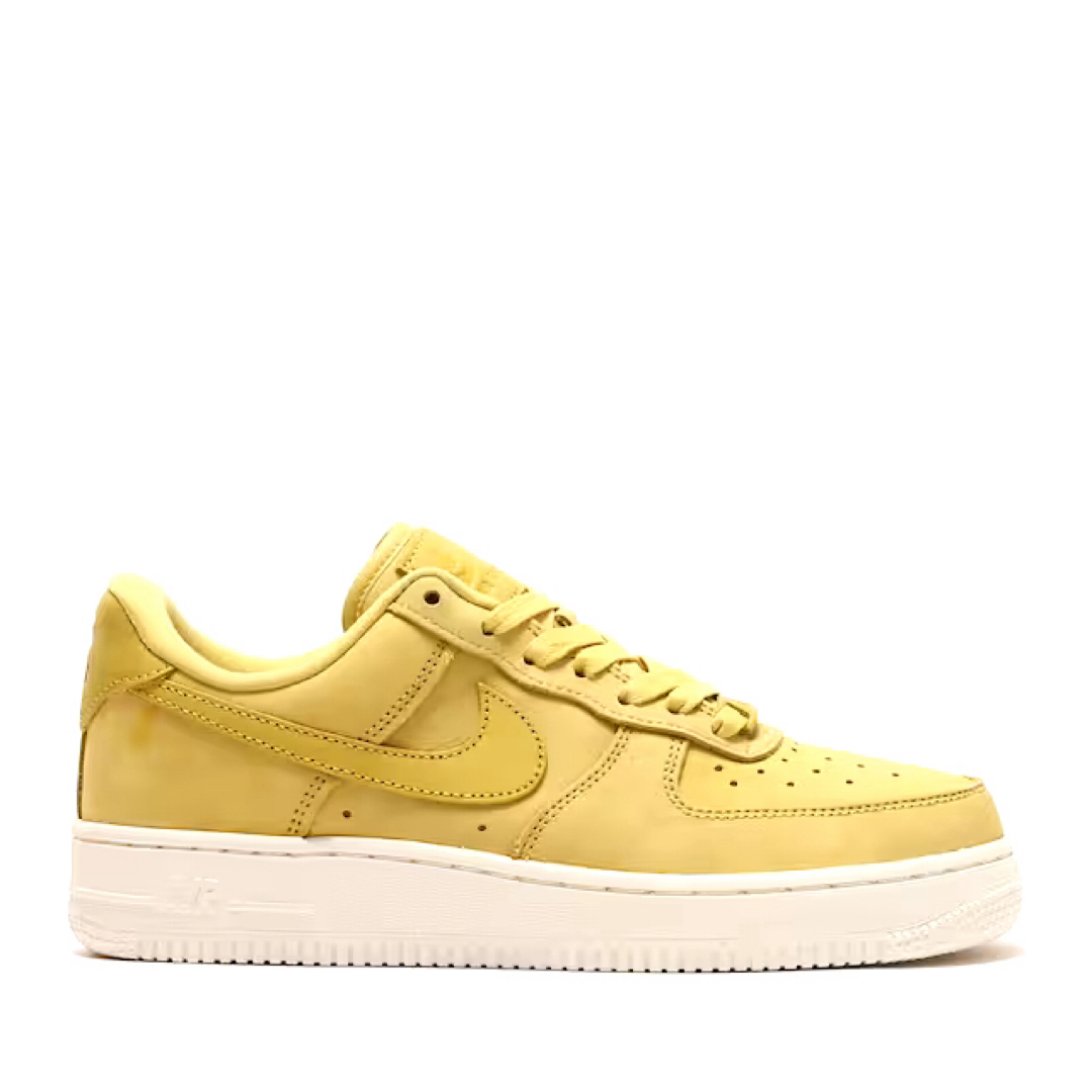 NIKE(ナイキ)のNIKE ナイキ AIR FORCE 1 エアフォース1 ゴールド 28.5 メンズの靴/シューズ(スニーカー)の商品写真