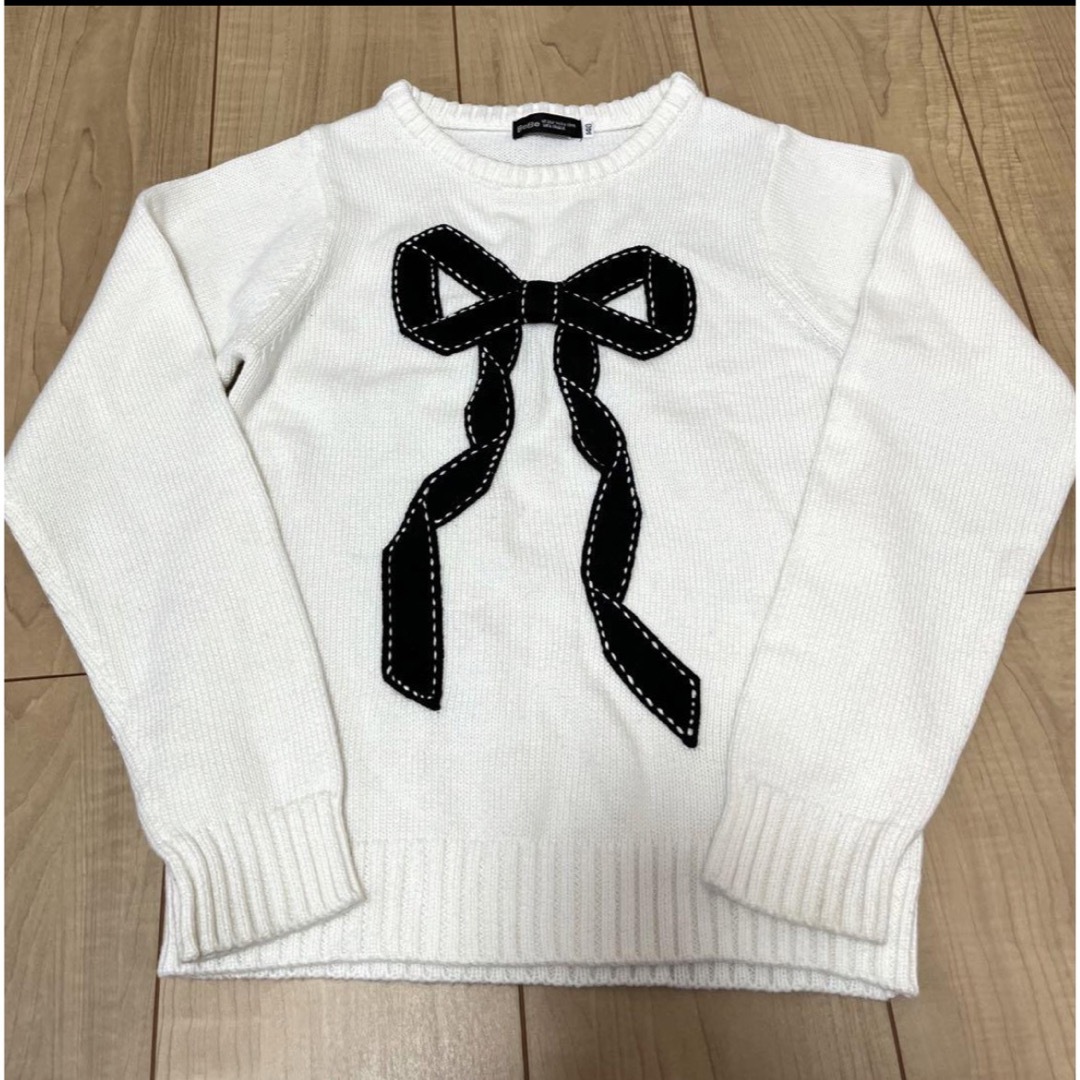 BeBe(ベベ)のBeBe べべ　セーター　ニット　リボン キッズ/ベビー/マタニティのキッズ服女の子用(90cm~)(ニット)の商品写真