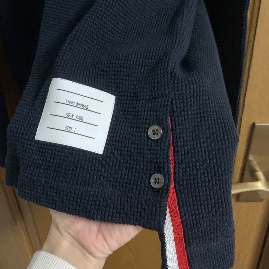 THOM BROWNE(トムブラウン)の新品タグ付き　THOMBROWN ハイネックトップス　サイズ1 メンズのトップス(ニット/セーター)の商品写真