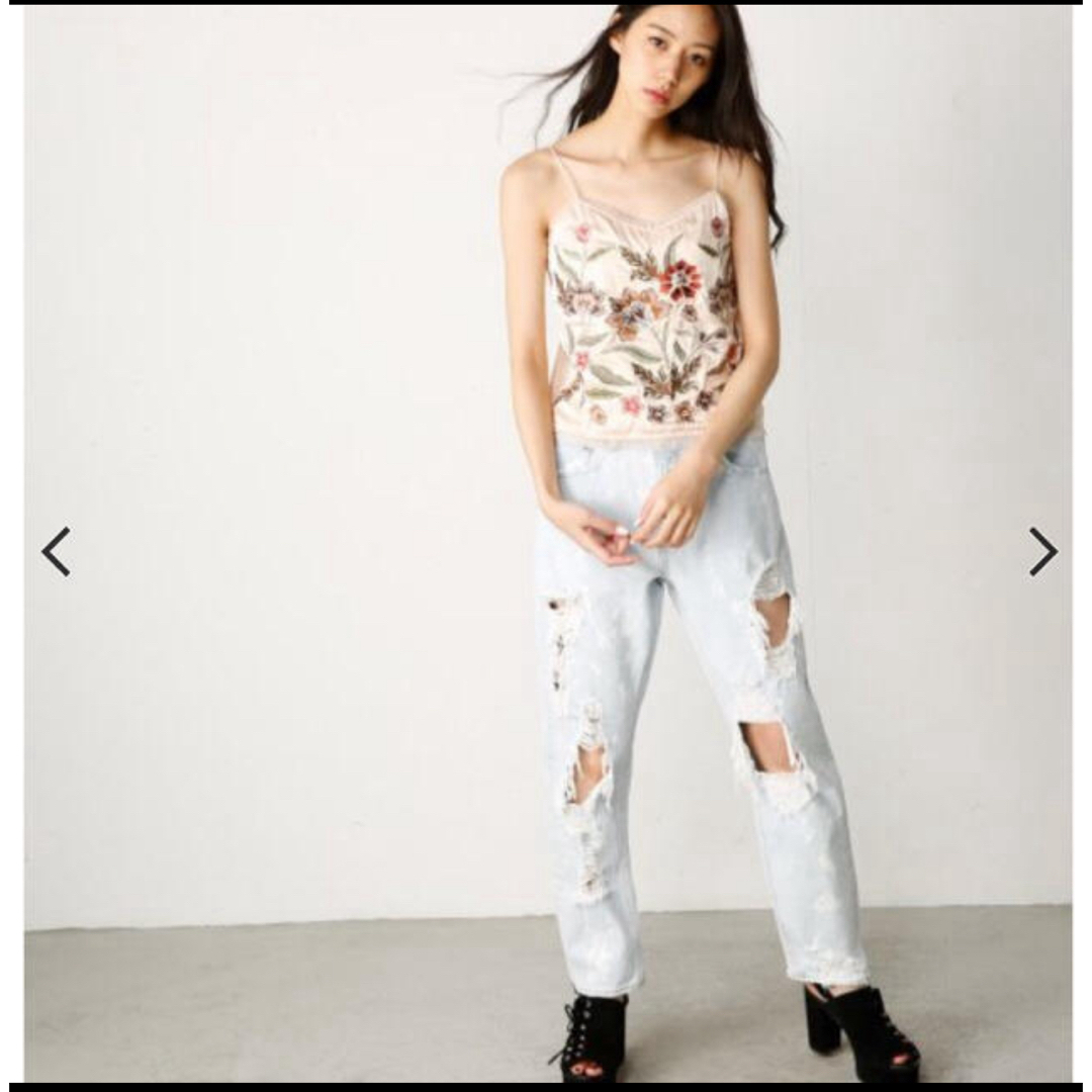 moussy(マウジー)のmoussy 刺繍キャミソール　EMBROIDERY CAMISOLE レディースのトップス(キャミソール)の商品写真