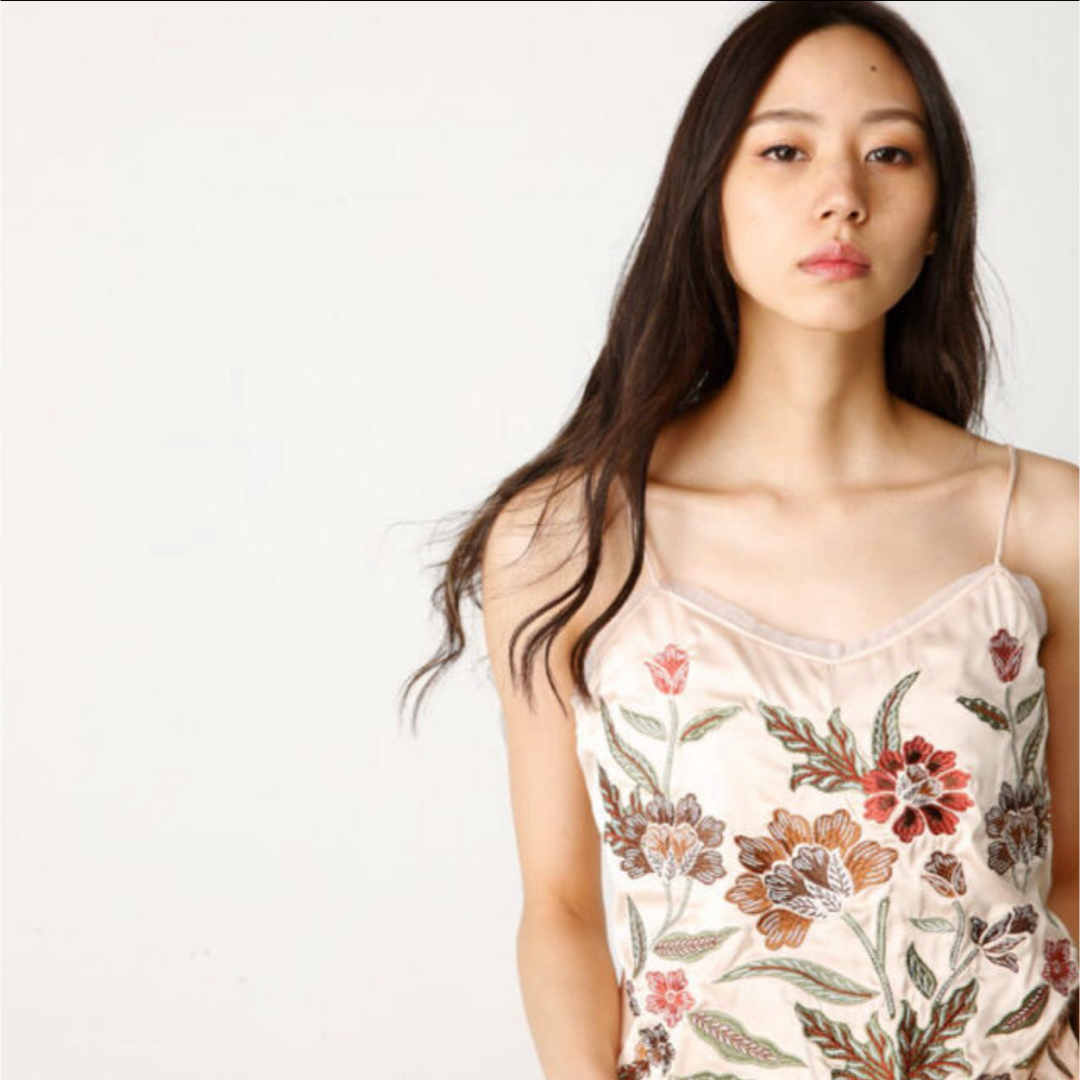 moussy(マウジー)のmoussy 刺繍キャミソール　EMBROIDERY CAMISOLE レディースのトップス(キャミソール)の商品写真