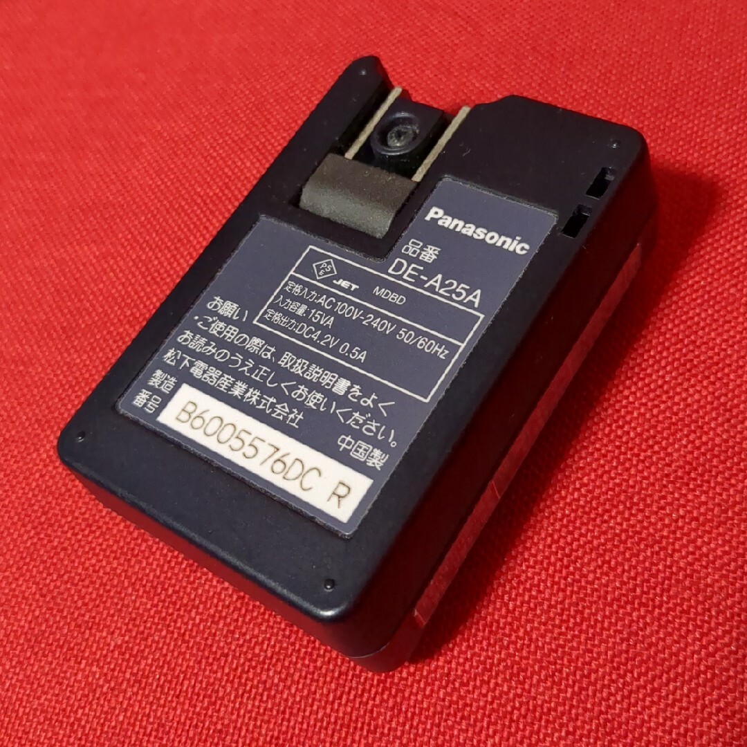 Panasonic(パナソニック)のPanasonic Lumix バッテリーチャージャー 充電アダプタ スマホ/家電/カメラのスマートフォン/携帯電話(バッテリー/充電器)の商品写真