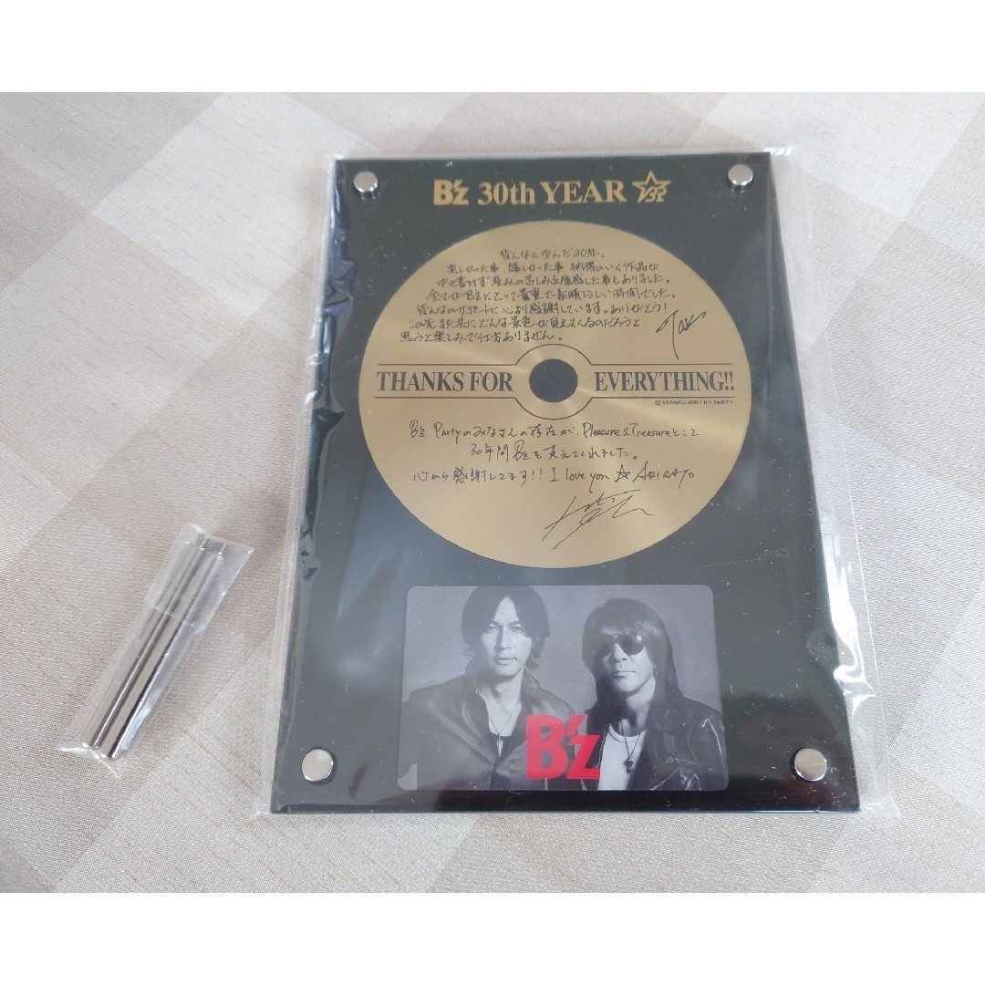 B'z - B'z PARTY 継続会員特典 30周年記念品 楯 ゴールド B'z - B'z PARTY 継続会員特典 30周年記念品 楯 ゴールド