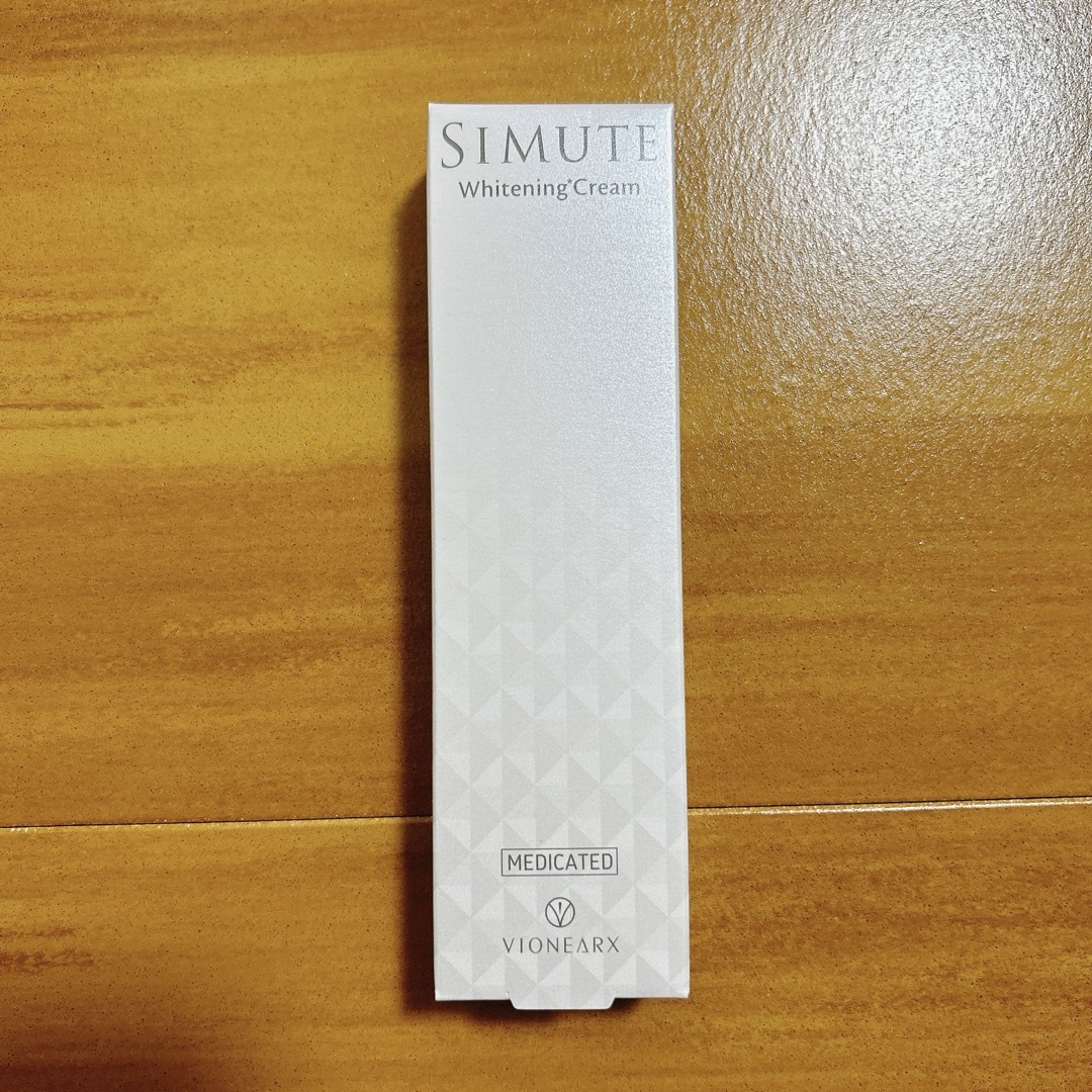 SIMUTE 30g 薬用美白クリーム オールインワン ゲル コスメ/美容のスキンケア/基礎化粧品(フェイスクリーム)の商品写真
