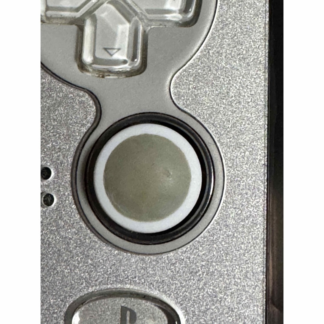 PlayStation Vita(プレイステーションヴィータ)のvita   アイスシルバー　1番 エンタメ/ホビーのゲームソフト/ゲーム機本体(携帯用ゲーム機本体)の商品写真