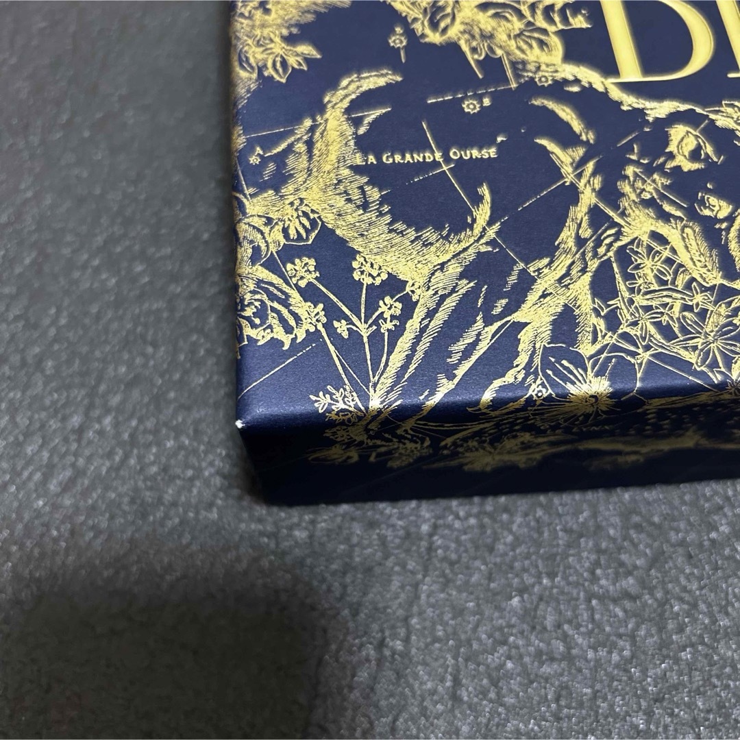 Christian Dior(クリスチャンディオール)のDiorギフト　ボックス　2022 インテリア/住まい/日用品のオフィス用品(ラッピング/包装)の商品写真