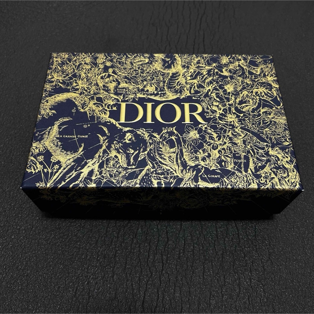 Christian Dior(クリスチャンディオール)のDiorギフト　ボックス　2022 インテリア/住まい/日用品のオフィス用品(ラッピング/包装)の商品写真