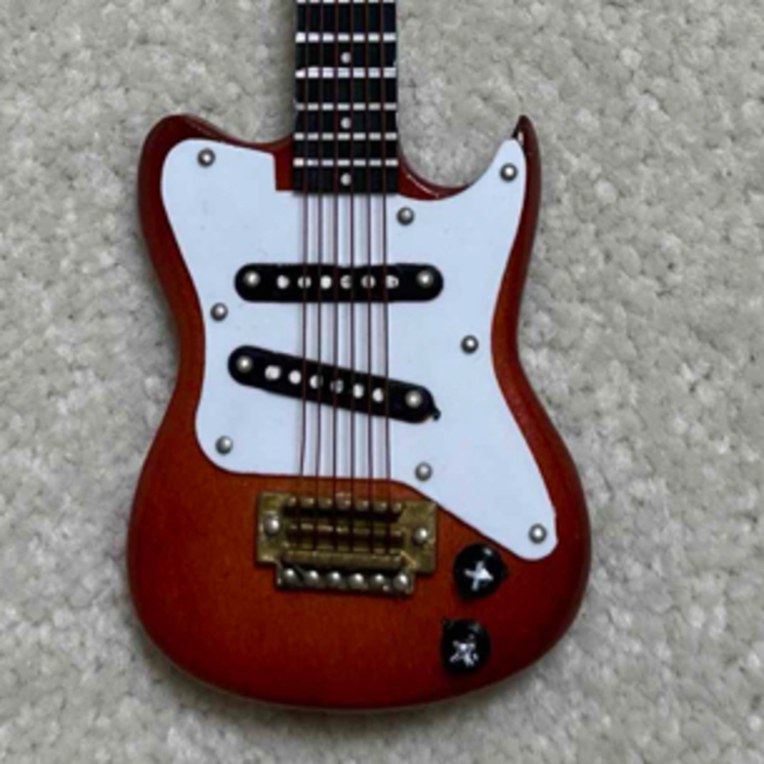 未使用新品ドールハウス木製エレキギターギター エンタメ/ホビーのタレントグッズ(アイドルグッズ)の商品写真